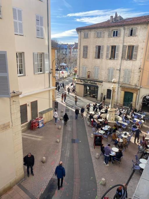 Studio En Plein Coeur Du Vieil Antibes, Vue Sur Place Romantique ภายนอก รูปภาพ